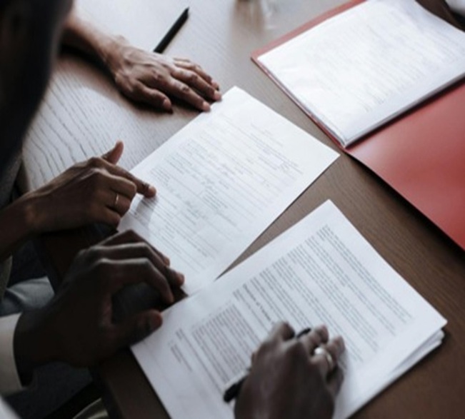 Completing Investment and Enterprise Registration Certificate application forms in Vietnam
